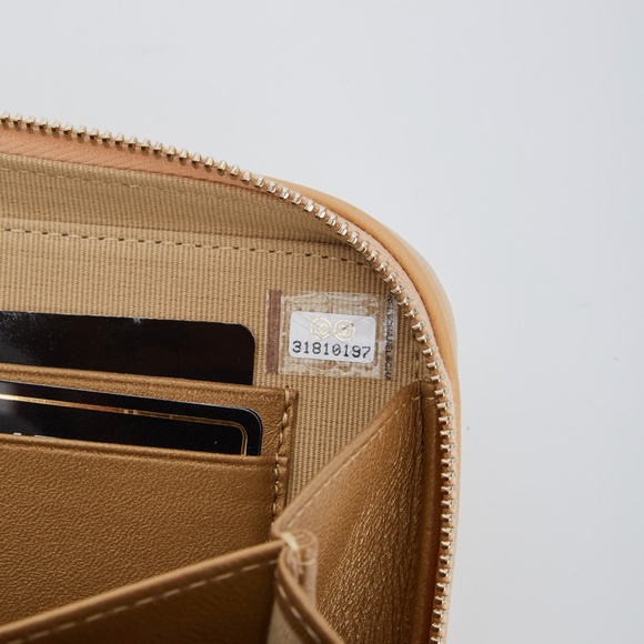 CHANEL PEARL CRUSH MINI CAMERA BAG 32 SERIES (2021) - Picture 7 of 11